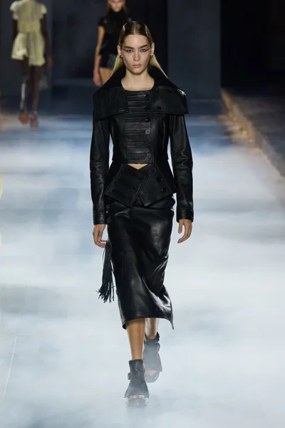 Look 32